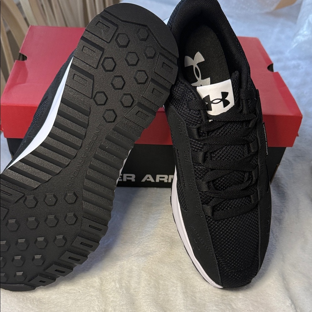 NIB Under Armour UA Street Mirage Shoes Size 10 Black/White Sneakers 3028378-002